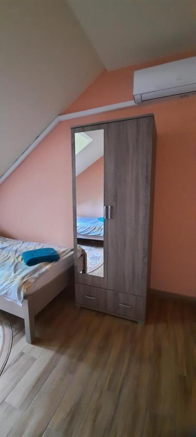 Torony Lovarda Maganszallas Kiskunfélegyháza Exteriör bild