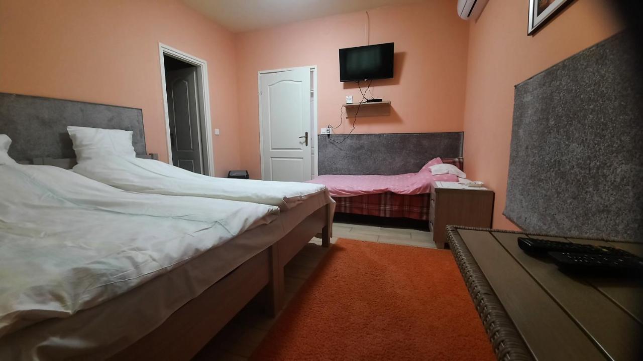 Torony Lovarda Maganszallas Kiskunfélegyháza Exteriör bild